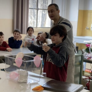 Il laboratorio sulla trasformazione della materia in prima media: dalla magia alla scienza