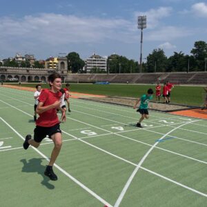 Le medie e le gare di atletica: tutti insieme per sostenersi nella sfida