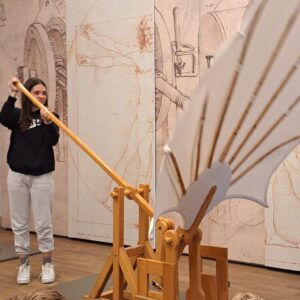 Disegnare per capire il mondo: l’incontro delle seconde medie con il genio di Leonardo